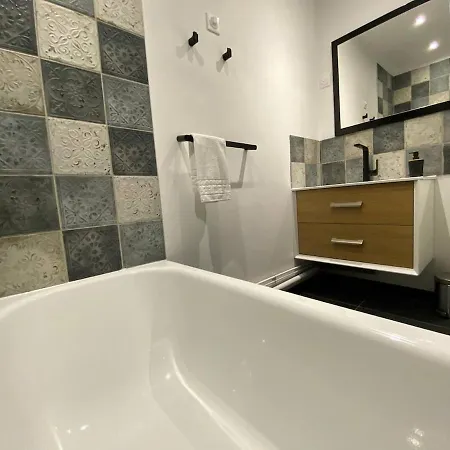 Le Bois Dormant By Signature * Saumur